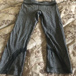 Lululemon running crops